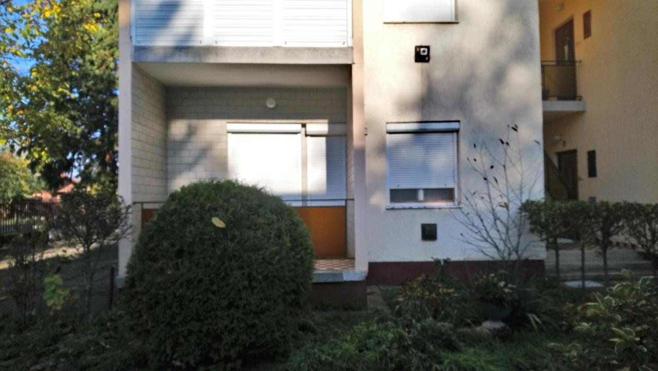 Fuesti Fecske Apartman Hajduszoboszlo Exterior photo